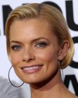 Jaime Pressly's sleek blonde bob