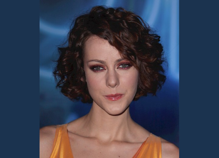 Jena Malone's short curly hairstyle