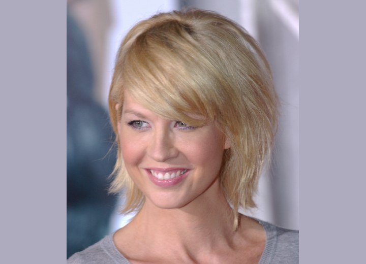 Jenna Elfman - Shag haircut