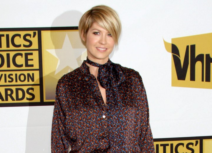 Jenna Elfman wearing a smooth multicolored blouse