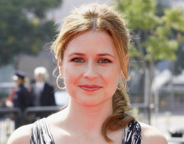 Jenna Fischer with her hair in a ponytail