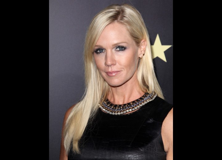 Jennie Garth's long hairstyle at age 40