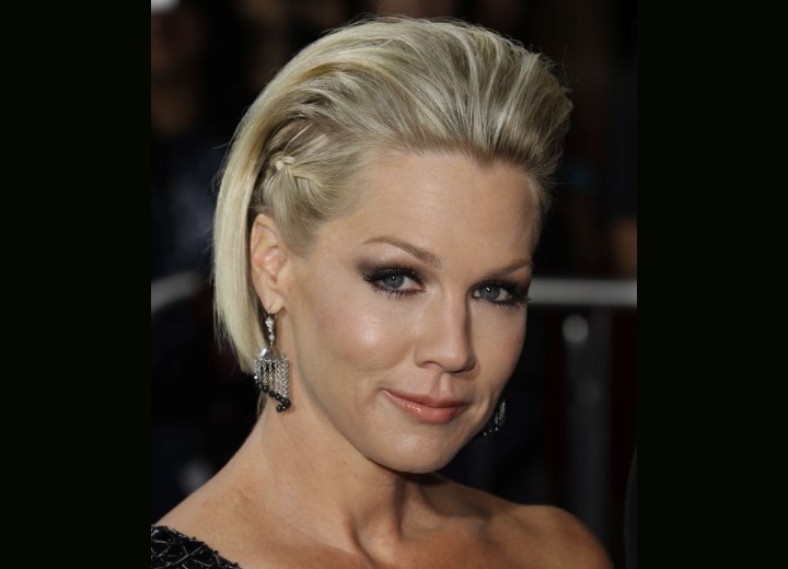 Jennie Garth - short festive hairstyle