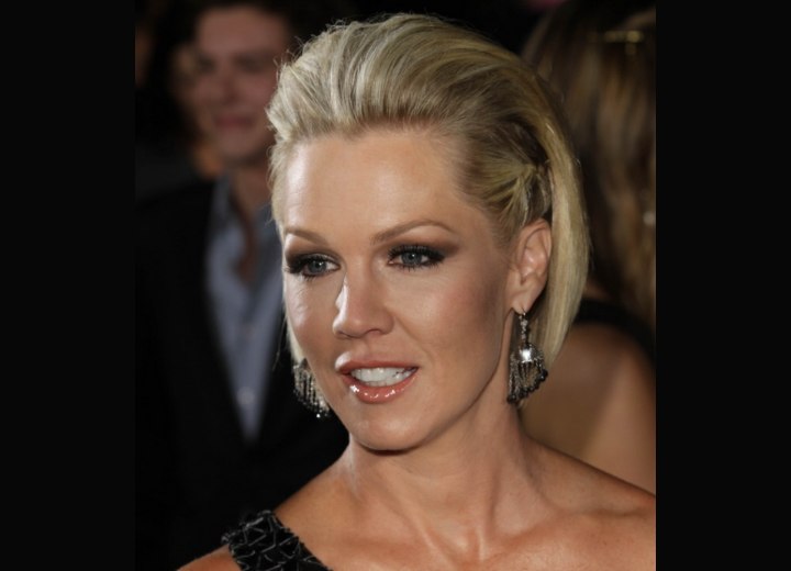 Jennie Garth's short hair with braided sides