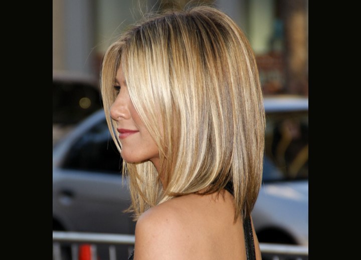 Jennifer Aniston wearing her hair short and angled along 