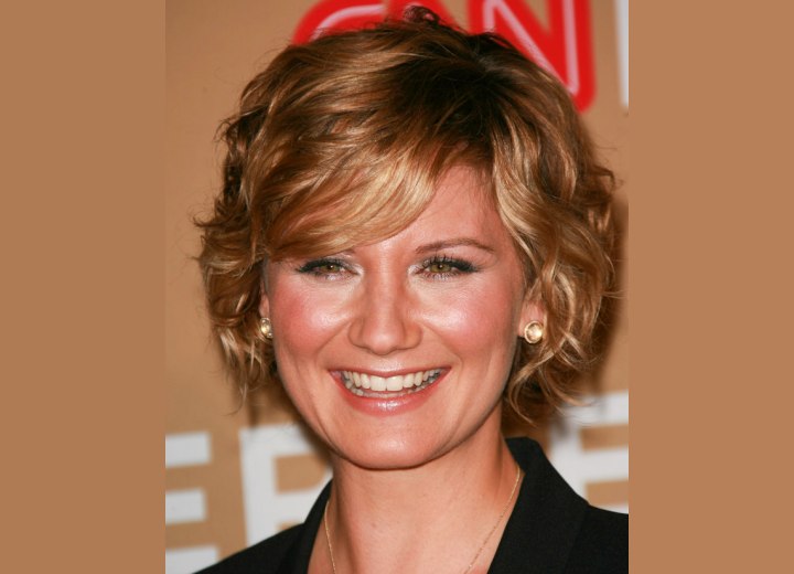 Jennifer Nettles short haircut with spirals