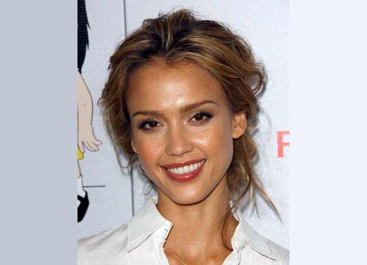 Jessica Alba's sexy and feminine hairstyle