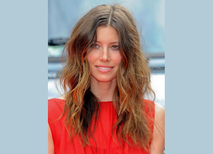 Jessica Biel's natural brown hair color with blonde streaks.
