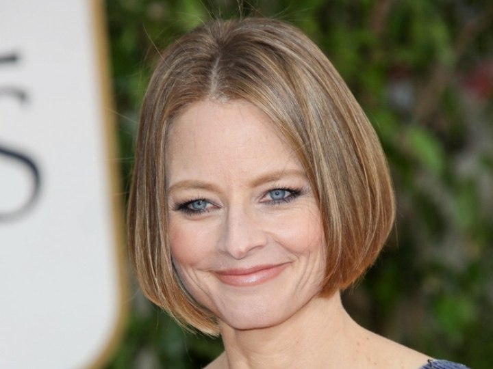 Jodie Foster's smooth short hairstyle