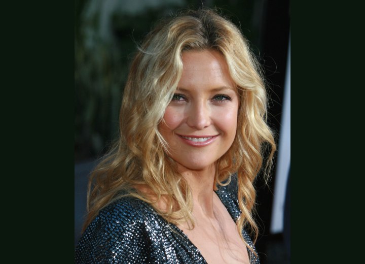 Long hair with a natural wave - Kate Hudson