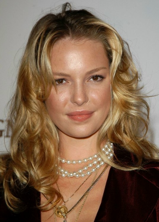 Katherine Heigl sporting long hair with large waves
