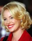 Katherine Heigl wearing her hair short with large waves