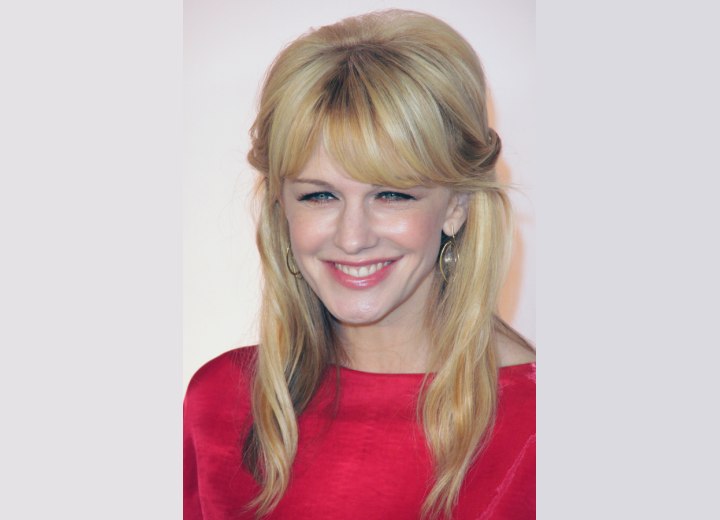 Kathryn Morris hair with several tones of blonde