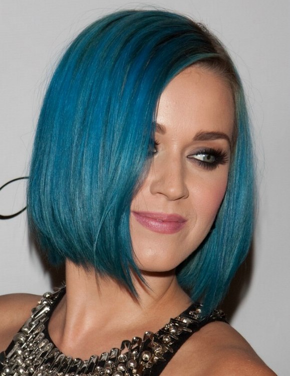 Katy Perry sporting a smooth blue bob  Blue hair