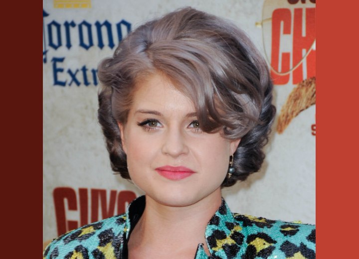 Kelly Osbourne with a short dressy hairstyle