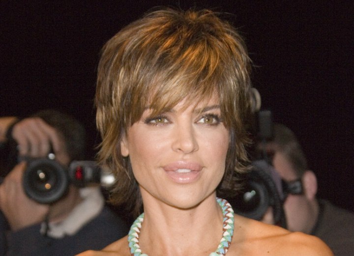 Lisa Rinna | Flattering short hairstyle