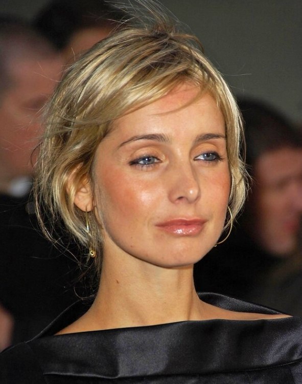 Louise Redknapp  Easy hairstyle with a knot between the 