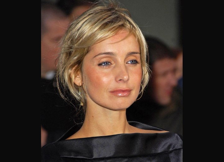 Louise Redknapp Easy hairstyle with a knot between the Louise Redknapp Easy hairstyle with a knot between the