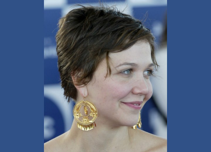Short hairstyle with a high back - Maggie Gyllenhaal