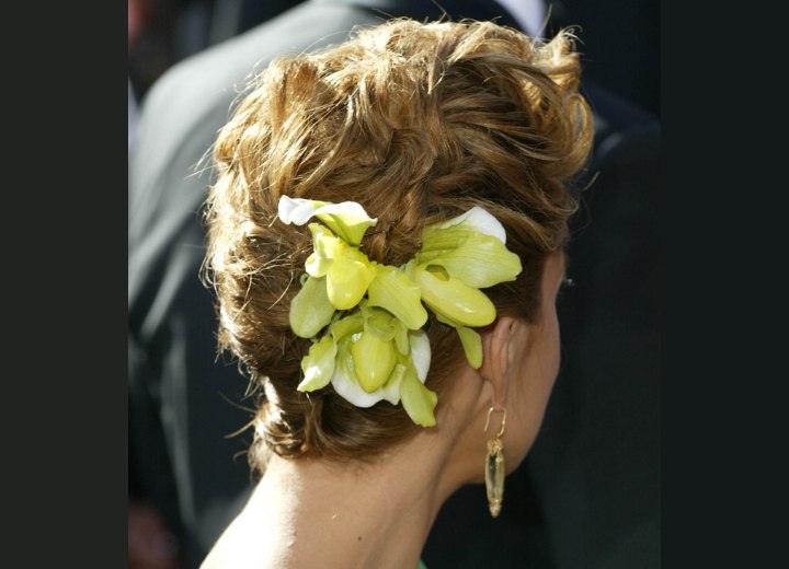 Mariksa Hargitay's hair in an updo with a flower