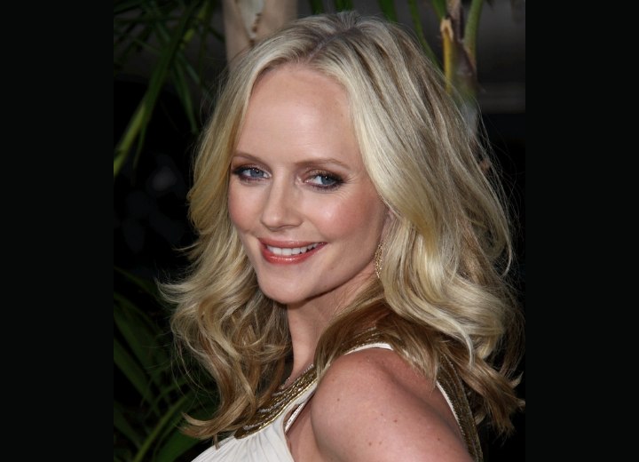 Marley Shelton - Side view of her long hairstyle