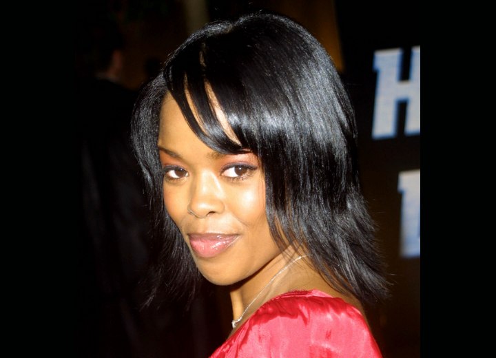 Malinda Williams with a midlength shag haircut