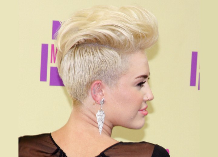 Miley Cyrus - Short hair with buzzed sides
