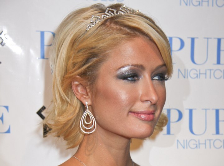 Paris Hilton - Medium length hair with much volume