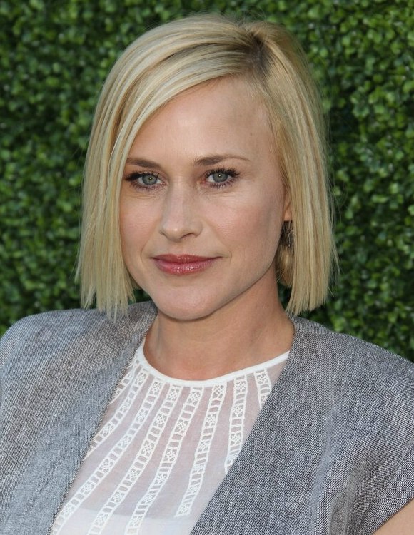 Patricia Arquette wearing her chin length hair in an easy 