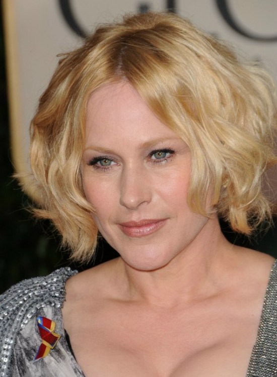 Patricia Arquette's short layered haircut with curls