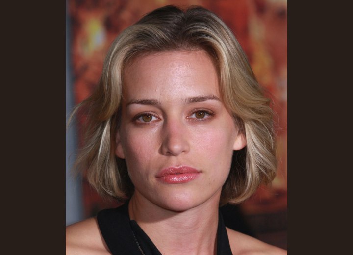 Piper Perabo with her hair cut in a bob