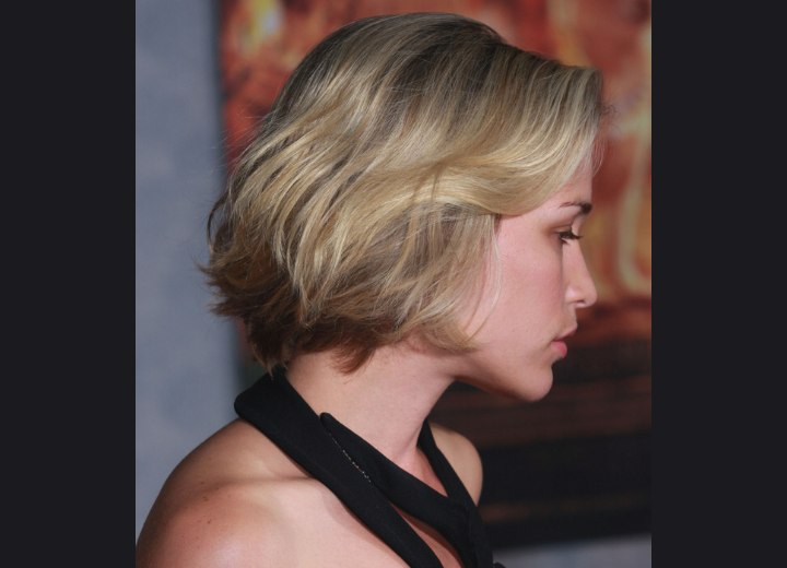 Side view of Piper Perabo's bob hairstyle