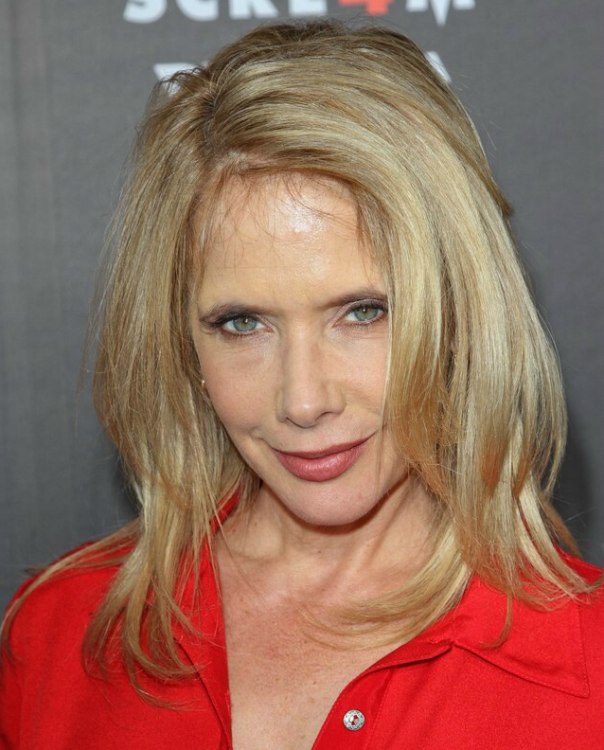 Rosanna Arquette with long hair resting upon her shoulders 