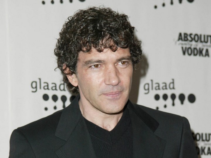 Antonio Banderas - Curly hairstyle for men