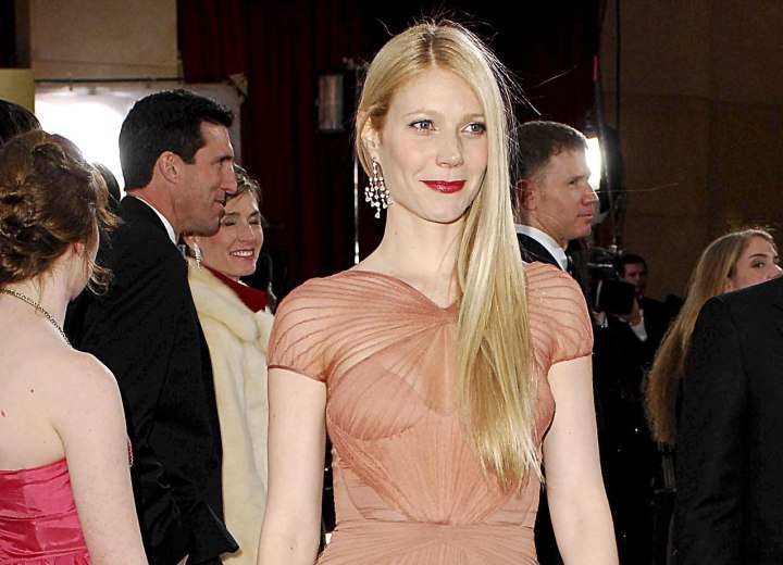 Gwyneth Paltrow with her old long hair