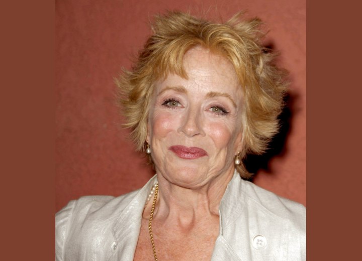 Holland Taylor - Layered hairstyle for older women