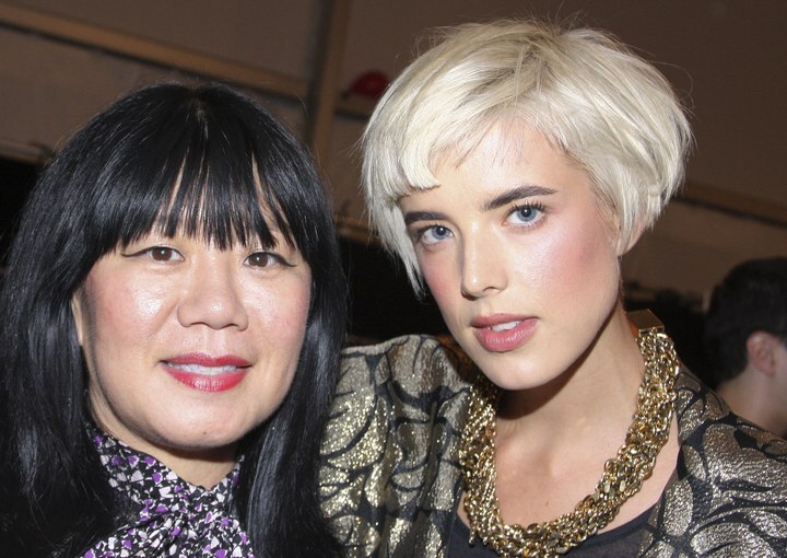 Agyness Deyn with short platinum blonde hair