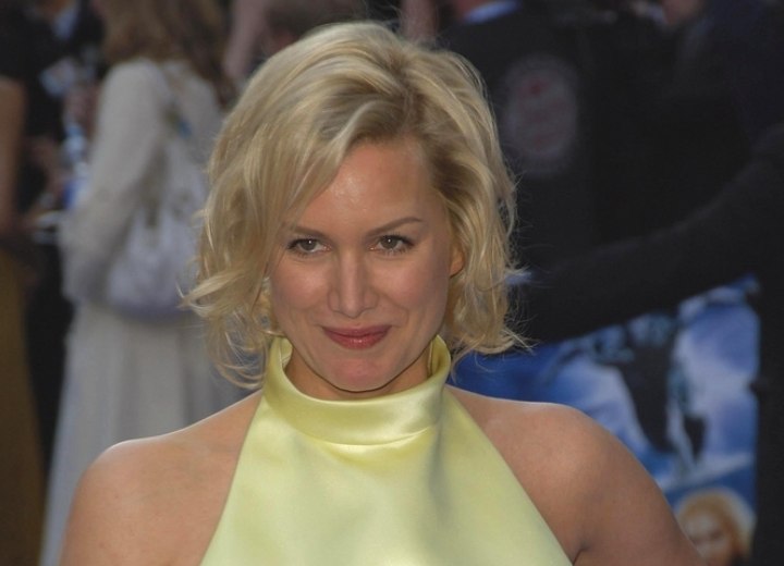 Alice Evans hairstyle with relaxed curls