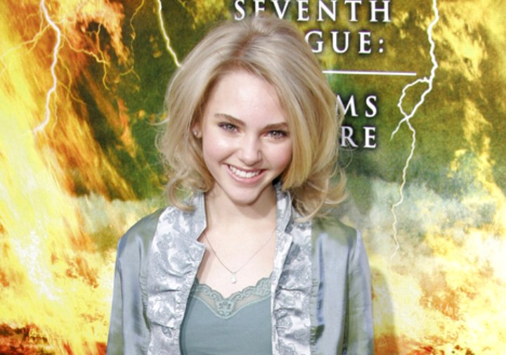 AnnaSophia Robb hairstyle