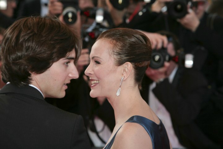 Carole Bouquet - Hairstyle with all the hair away from her face