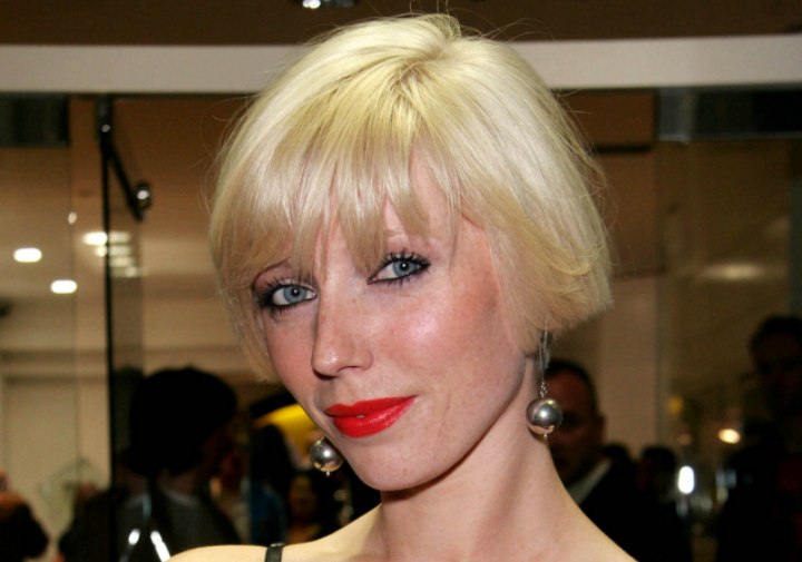 Charlotte Dutton - Wedge haircut for pale blonde hair