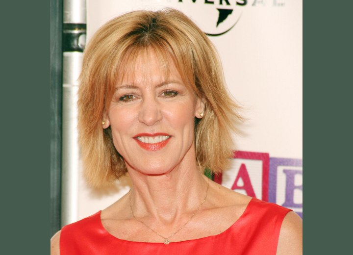 Christine Lahti - Midway on the neck hairstyle