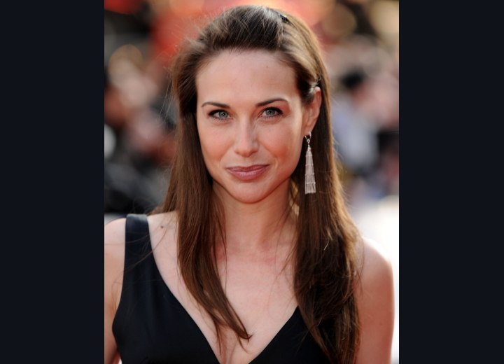 Claire Forlani's free-moving long hair with one side tucked behind