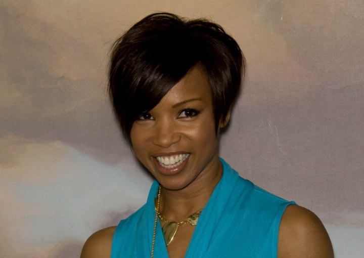 Elise Neal - Short hairstyle with a high angled part