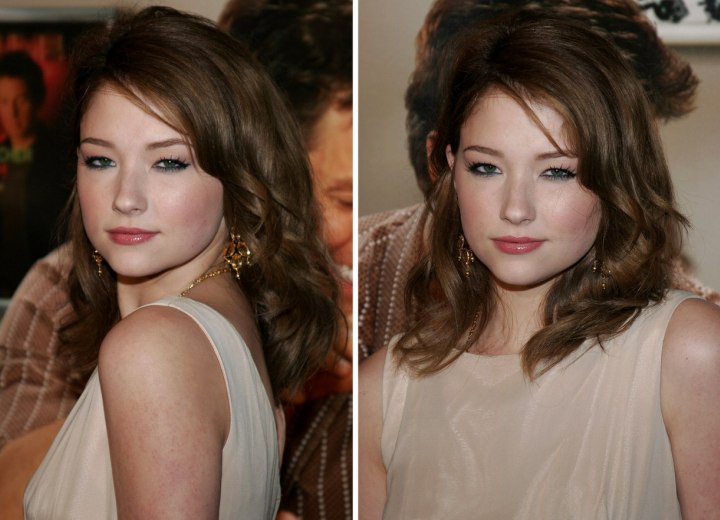 Haley Bennett - Side and back view of her hairstyle with long layers