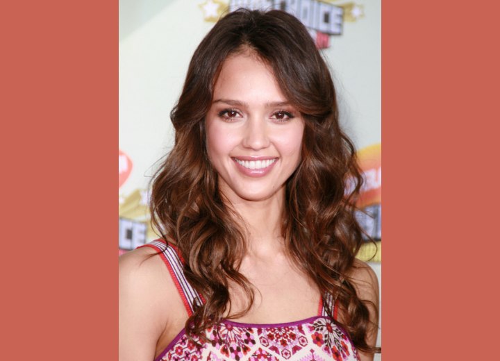 Jessica Alba with wavy hair