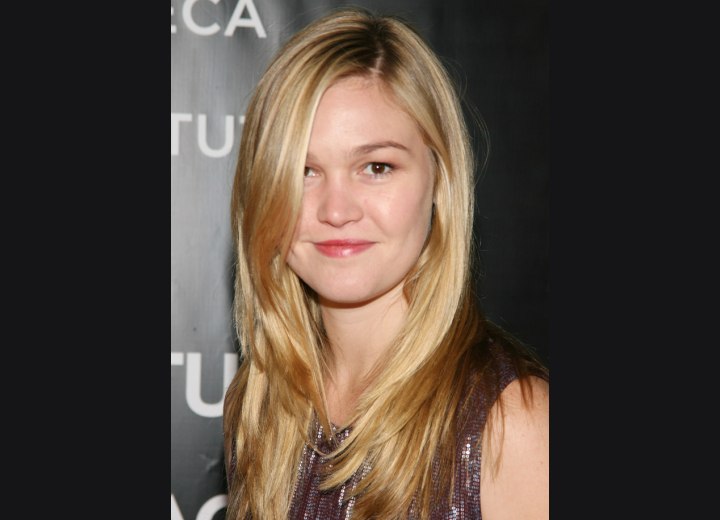 Julia Stiles | Lighthearted long hairstyle