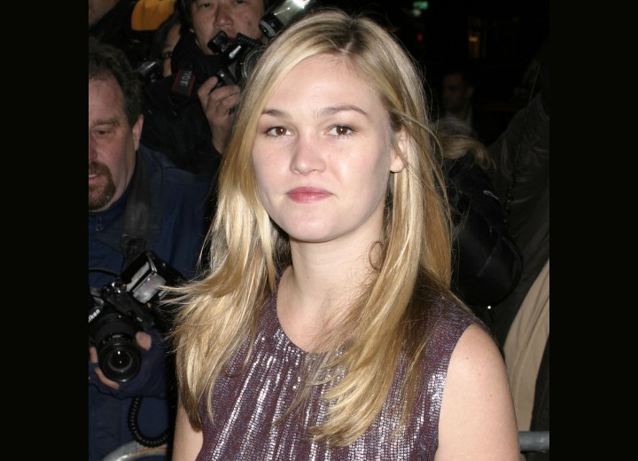 Julia Stiles - Long and carefree hairstyle