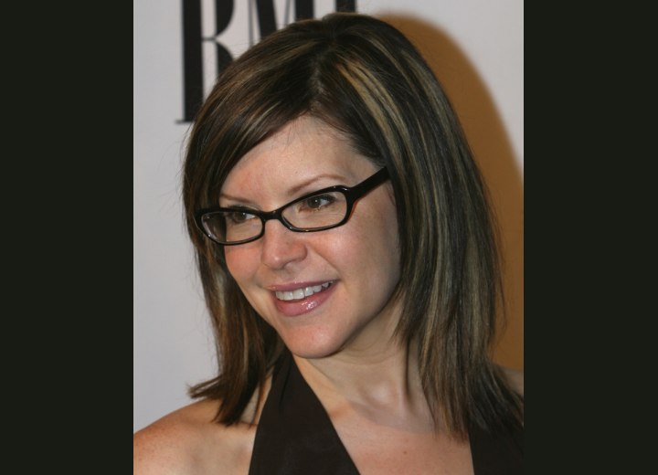 Lisa Loeb's blunt haircut