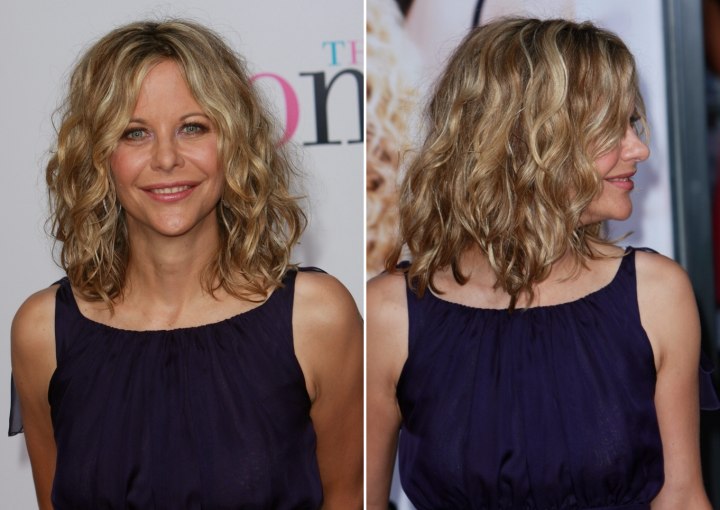 Meg Ryan with hair length touching the shoulders